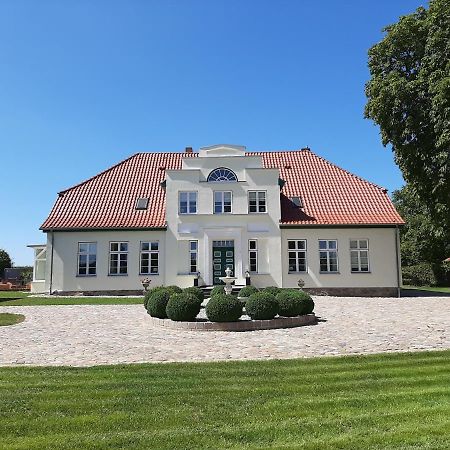 Gutshaus Neu Farpen Hotel Neuburg  Kültér fotó